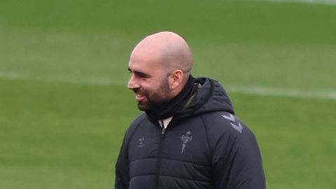 El entrenador del Celta, Claudio Gir�ldez, en un entrenamiento.