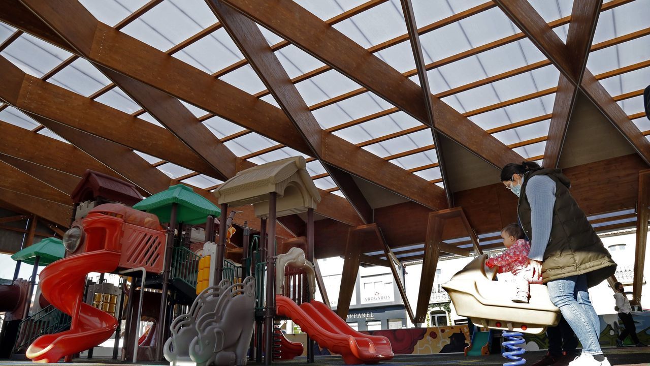 ¿Por qué Santiago no se suma a la tendencia de los parques infantiles cubiertos? «Entre los padres es un debate  vox populi »