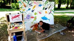 O Ameneiral se convirti� entre el martes y el viernes de la semana pasada en el taller de Piero. El pintor e ilustrador italiano comparti� con quienes pasaban por all� el proceso de creaci�n su obra de mayor tama�o hasta el momento. Destaca el apoyo recibido desde el Concello de Ames, que permiti� realizar la actividad en un espacio p�blico y �comprendi� la trascendencia cultural�, dice.