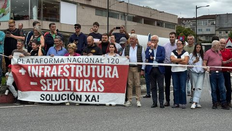 En Ponteareas se cre� una plataforma que reclama la mejora de la N-120 a su paso por la poblaci�n.