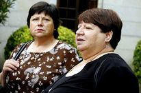 Dos de las tres nietas, en foto de archivo, que reclaman la herencia de su supuesto abuelo.