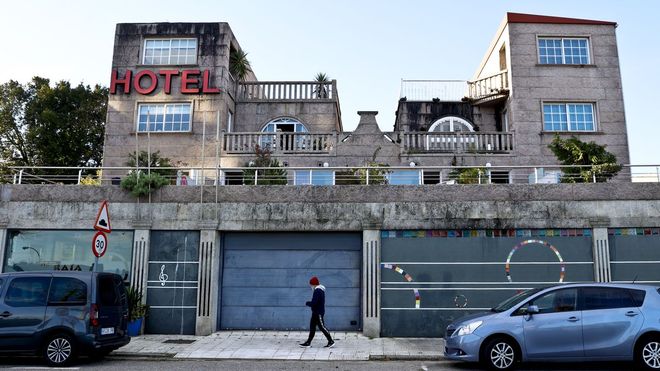 El Hotel Santa Baia se encuentra en el 121 de la avenida Atl�ntida, en la costa de Vigo.