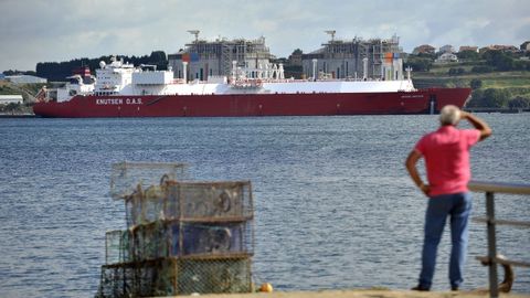 Imagen del primer buque con gas licuado de Estados Unidos que lleg� a Espa�a para ser procesado en la planta de Reganosa.