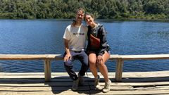 Gabriel Rodr�guez y Paulina Sicius, en San Carlos de Bariloche, en la Patagonia argentina, pa�s en el que empezaron la traves�a que les llev� a viajar doce meses.