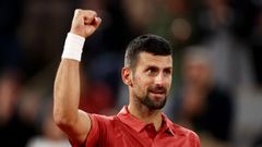 Novak Djokovic derrota al francs Herbert en su debut de Roland Garros