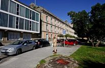 El Concello reordenar� el aparcamiento de servicios delante del ambulatorio y la facultad.