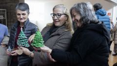 En Camelle se celebr� durante el fin de semana del puente el mercado de Nadal y la cuarta edici�n de Mare de Invern�a, feria que pone en valor la memoria de los grandes naufragios de la Costa da Morte. Hubo, adem�s, puestos de madera, encaje o bisuter�a