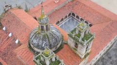 El Colegio de la Compa��a, visto desde uno de los globos que hacen rutas tur�sticas por la Ribeira Sacra