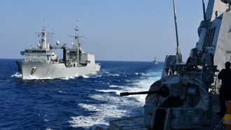 El Cantabria, a la izquierda de la imagen, opera en la actualidad para la OTAN. 