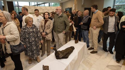 M�is dos asistentes � inauguraci�n da mostra na Casa da Cultura