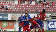 Corzo, con el brazalete de capit�n, fue el encargado de abrir el marcador en O Couto