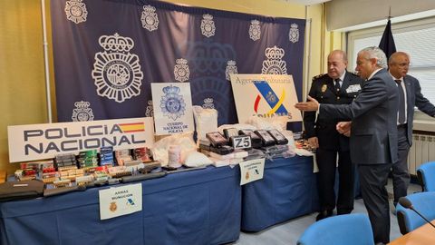 El delegado de Gobierno en Castilla y Le�n, Nicanor Sen V�lez, y el Jefe Superior de Policia, Juan Carlos Hern�ndez Mu�oz.