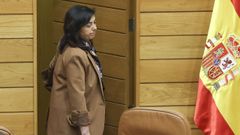 Elena Candia, este mi�rcoles, en el �ltimo pleno del Parlamento gallego, junto al esca�o que deber� abandonar. 