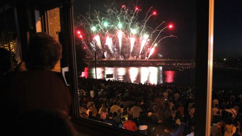 Imagen de archivo de fuegos artificiales en Vigo, en concreto en la fiesta de Bouzas