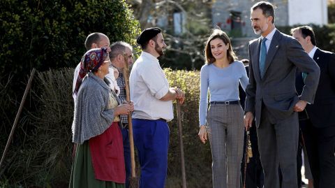 Los Reyes entregaron el Premio al Pueblo Ejemplar de Asturias, que este a�o ha reca�do en la aldea de Pore�u, en el concejo de Villaviciosa