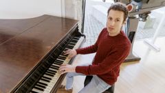 Miguel S�ez imparte clases en el conservatorio de Ver�n.