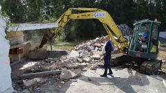 Demolici�n del antiguo campo d f�tbol de Dorr�n, en Sanxenxo