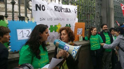 Concentraci�n de educadores de Infantil, ante la Junta General del Principado.Concentraci�n de educadores de Infantil, ante la Junta General del Principado 