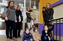 Las madres que presentaron un recurso al convenio de Defensa que las dej� sin plazas. 
