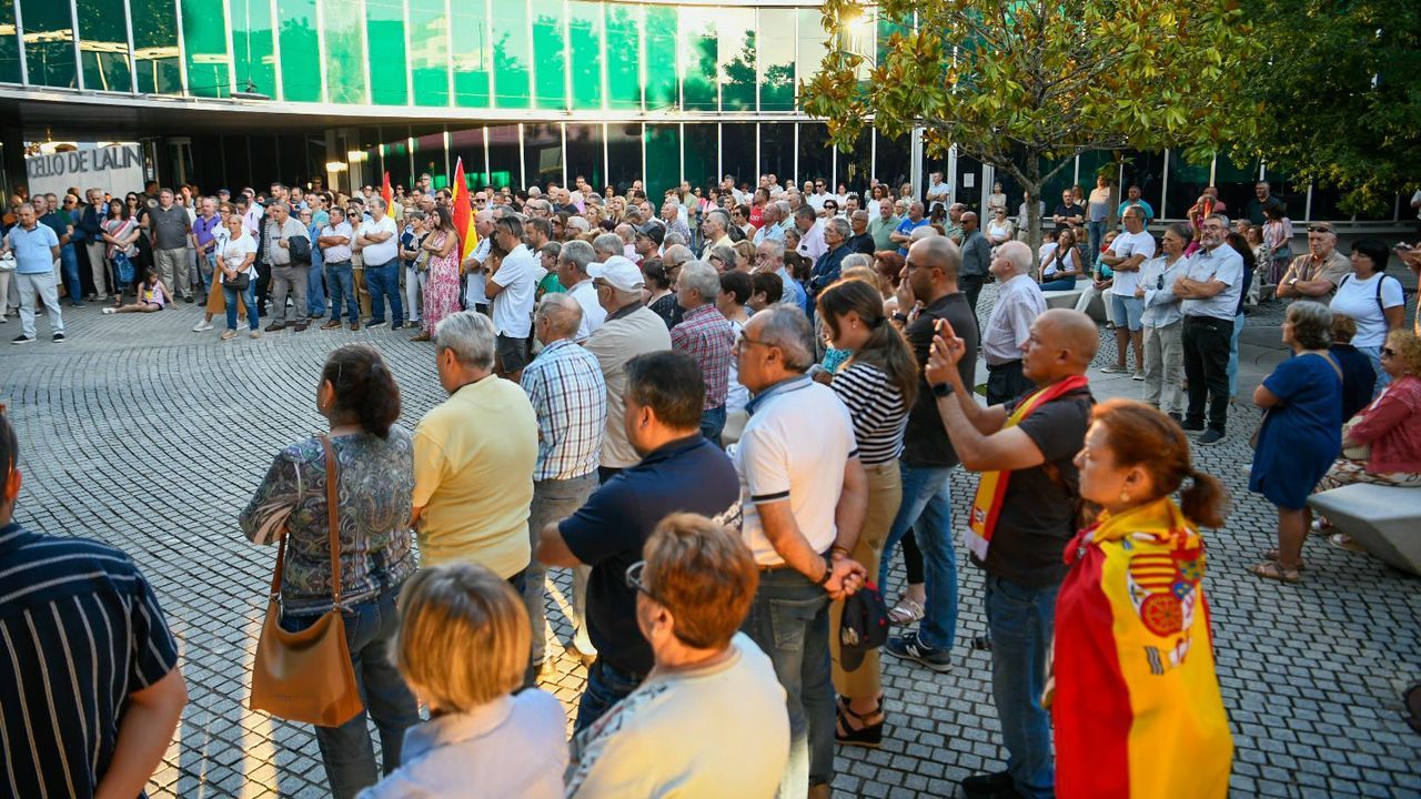 Centenares de personas mostraron en la zona su apoyo al pueblo de Ceuta