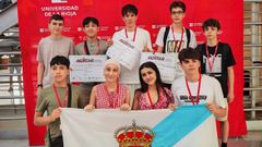 Alumnado de Franciscanas de Ourense, con las tutoras del proyecto que obtuvo el primer Premio AVATar 2025 de estadstica.