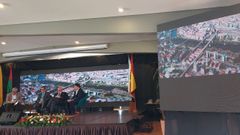 Proyección en la ponencia de la Universidad de Vigo de un vídeo promocional de la ciudad y el campus ourensano