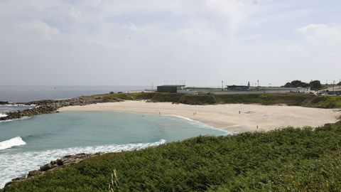 Vista general de A Marosa, otro de los arenales de A Mari�a que registra temperaturas m�s altas de lo habitual en el agua