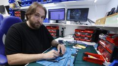 Luis, emprendedor lucense, abre su negocio Kblex, situado en la Rúa da Raíña,16.