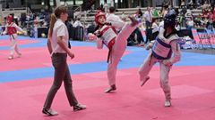 Combate de taekuondo en el pabell�n municipal de Pontevedra