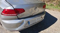 El coche en el que iba el herido sufri� algunos da�os en su parte trasera