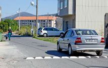 El alto y ancho de los badenes instalados en v�as de Padr�n provoc� muchas quejas.