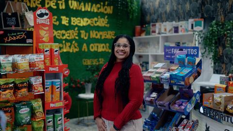 Erminda Isabel Jim�nez tiene una secci�n de productos religiosos en su tienda Jireh Alimentos.