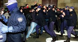 Cincuenta polic�as desalojaron a los estudiantes