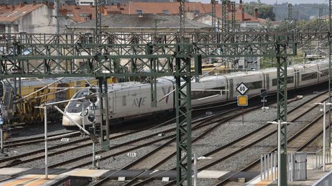 Un AVE entrando en la estación de Santiago