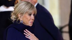 Brigitte Macron antes de la cena en el palacio del Elseo con el primer ministro de Croacia