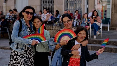 Mams con sus hijas disfrutando del Orgullo en Celanova