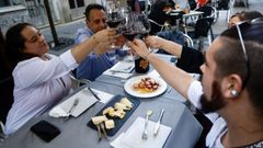La Ra Pardo Baixo es el punto deFerrol donde mayor movimiento gastronmico hay, desde una buena ruta de tapeo de viernes por la tarde a una cena ms sofisticada acompaada de un buen vino
