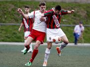 Un jugador del Vilalb�s se adelanta a un rival en el duelo disputado en Santa Isabel.