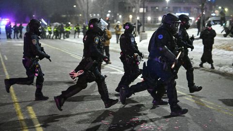 Agentes de la patrulla fronteriza en Mine�polis, el pasado 27 de enero