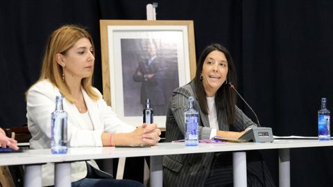 PLENO MOCION DE CENSURA EN EL CONCELLO DE RIBEIRA, DONDE LUIS PEREZ BARRAL ALCALDE DEL BNG CEDE EL BASTON DE MANDO A LA NUEVA ALCALDESA MARIA JOSE SAMPEDRO CANDIDATA DEL PP, PRIMERA MUJER EN ESTE PUESTO.