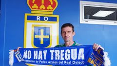 Ziganda, en El Requex�n, con una bandera de la APARO