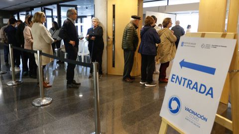 Este ao la vacunacin contra la gripe y el covid en menores de 79 aos se inici el 30 de octubre en el edificio administrativo de la Xunta en Campolongo, ya cerrado