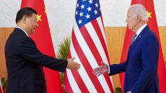 Xi y Biden se estrechan la mano en su encuentro en Bali, en la vspera de la cumbre del G20 en Bali.