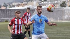 Arturo, que se pierde el partido por una tendinitis rotuliana, durante la visita dle Arteixo al Marcos Gmez.