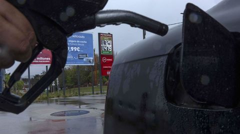 Las dos gasolineras de bajo coste del pol�gono de B�rtoa ofrec�an ayer el combustible m�s barato de la zona, tanto en gasolina como en di�sel