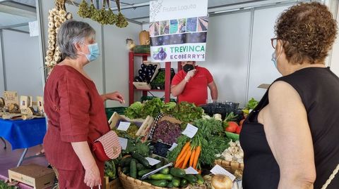 La feria de productos tradicionales sigue hoy en O Barco