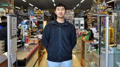 Yiquiao Ren, el dependiente del China Center de A Grela que evit� un robo
