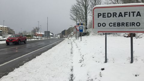 As amanece Galicia tras el paso del temporal Ana. Las lluvias han dado paso a la nieve en distintas zonas de las provincias de Ourense y Lugo, como en O Cebreiro