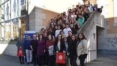 Alumnos y profesores de la EUDI se unieron ayer en un acto para mostrar su agradecimiento a las entidades con las que desarrollan proyectos de aprendizaje y servicio desde el ao 2015