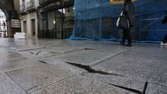 Losetas levantadas en la calle San Fernando